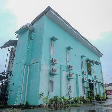 Hotel Reddoorz Near Politeknik Manado Esterno foto