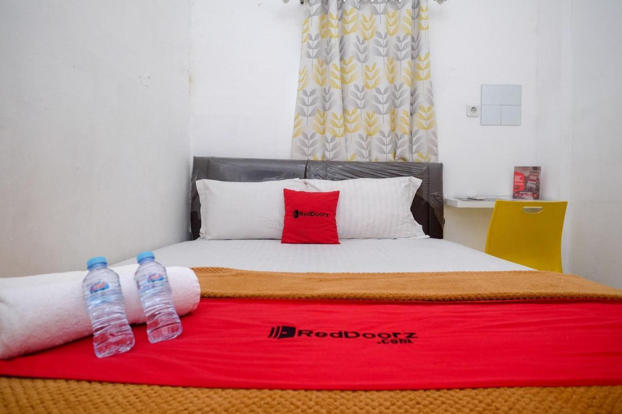 Hotel Reddoorz Near Politeknik Manado Esterno foto