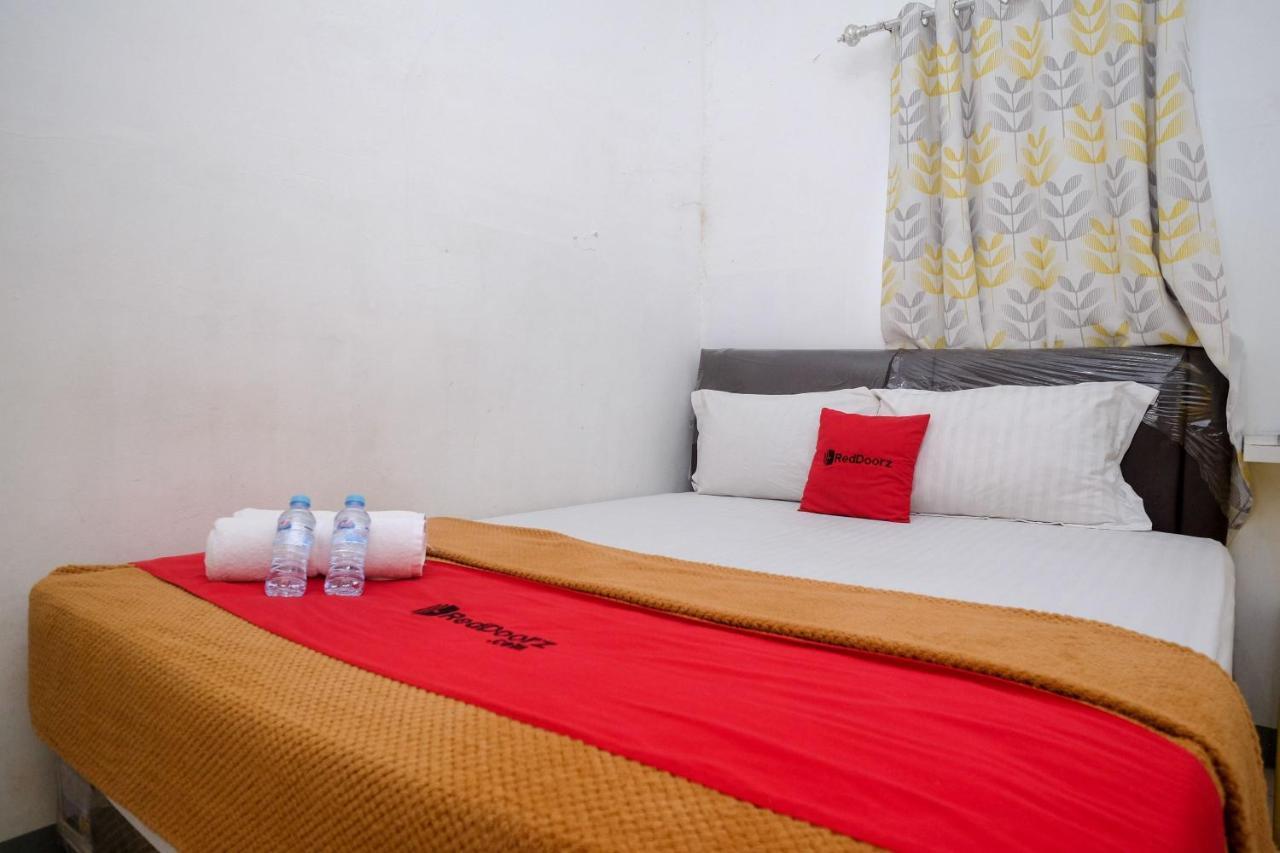 Hotel Reddoorz Near Politeknik Manado Esterno foto