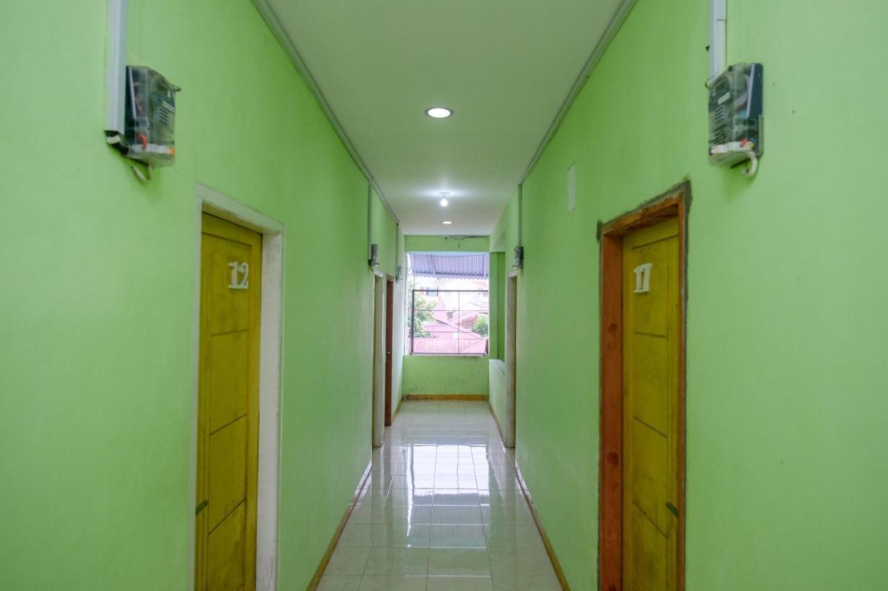 Hotel Reddoorz Near Politeknik Manado Esterno foto