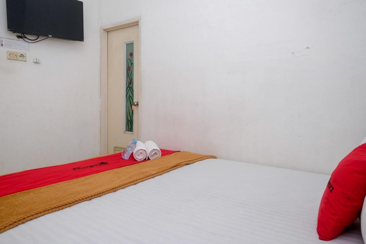 Hotel Reddoorz Near Politeknik Manado Esterno foto