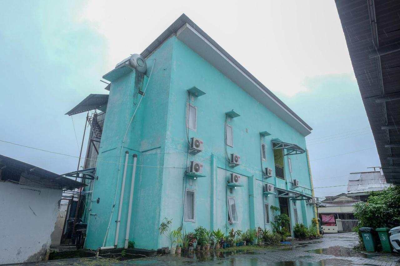 Hotel Reddoorz Near Politeknik Manado Esterno foto