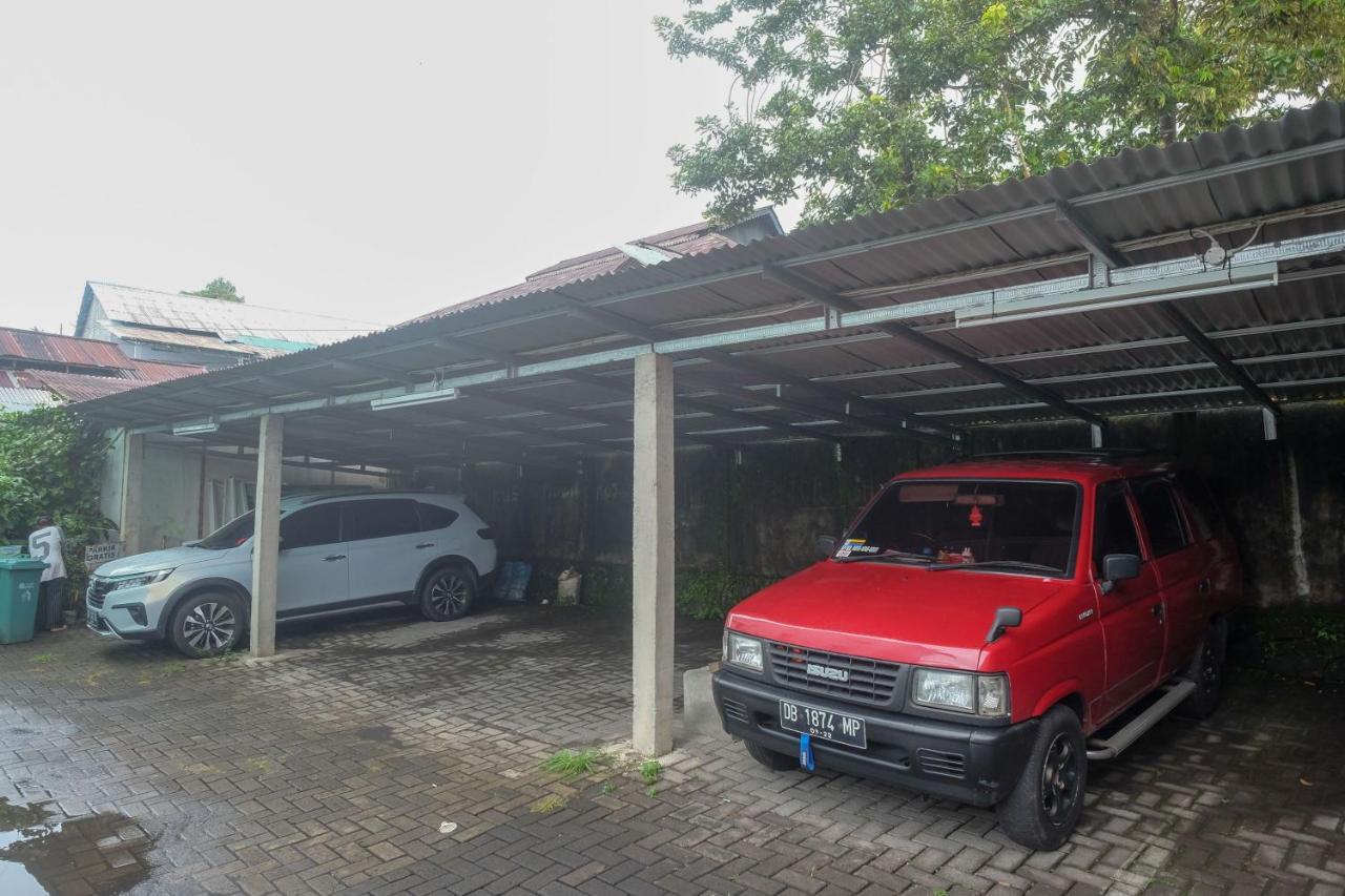 Hotel Reddoorz Near Politeknik Manado Esterno foto