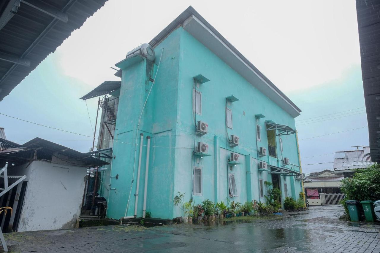 Hotel Reddoorz Near Politeknik Manado Esterno foto