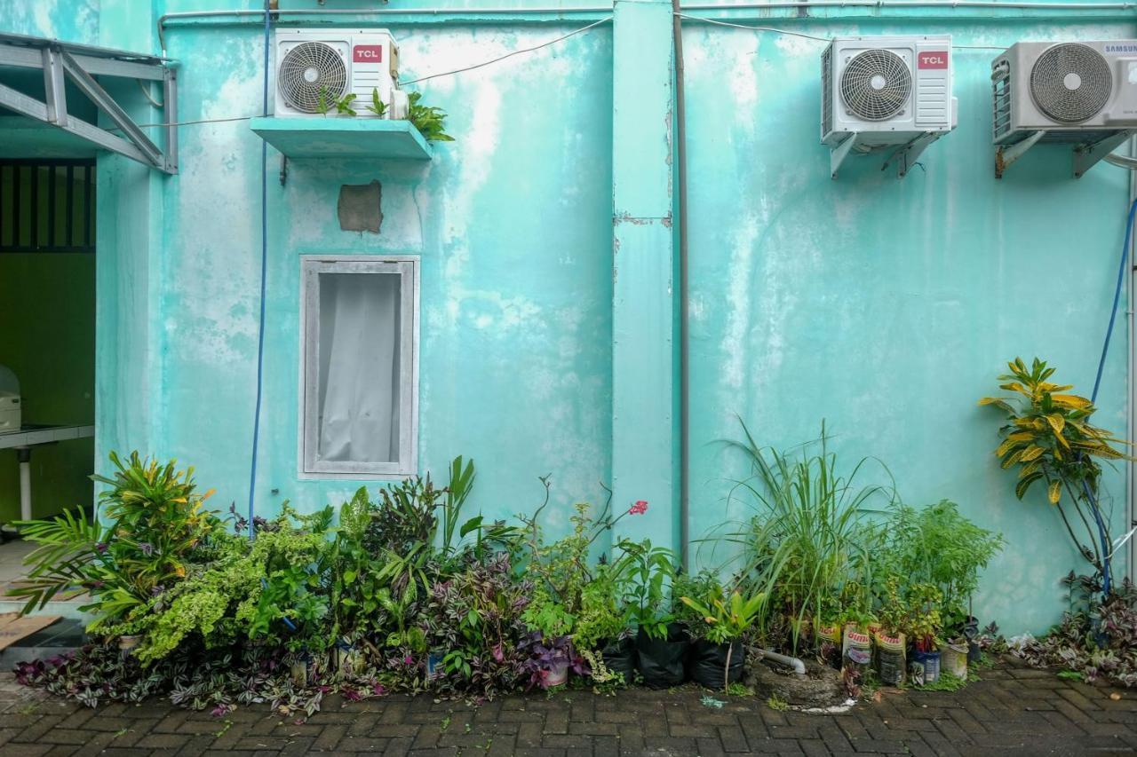 Hotel Reddoorz Near Politeknik Manado Esterno foto